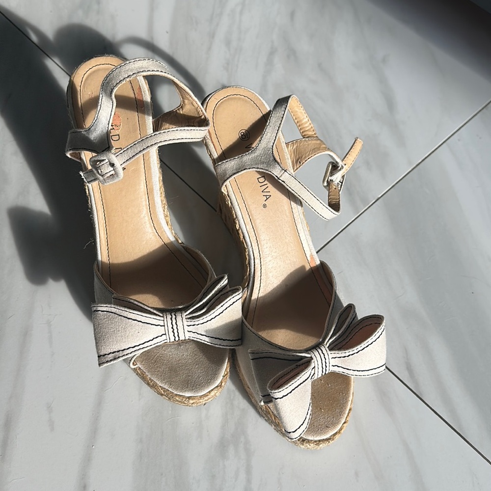 Wild Diva Bow Espadrille Wedges size 8.5